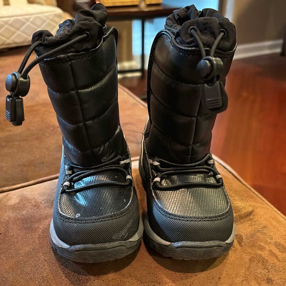 Lands end snow boots black/grey worn once excellent condition